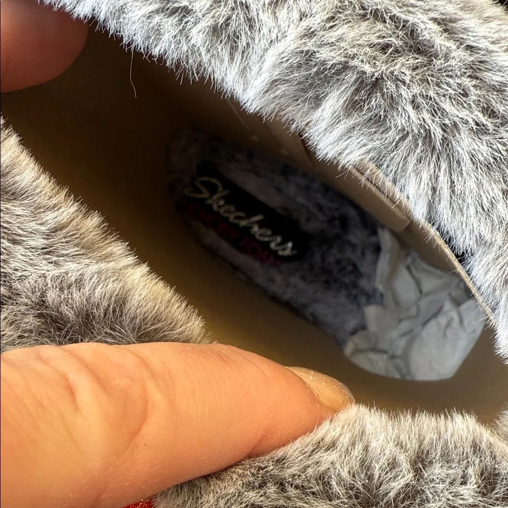 Skechers Ladies 7.5 Cozy Campfire Black and Gray Faux Fur Winter Boots
